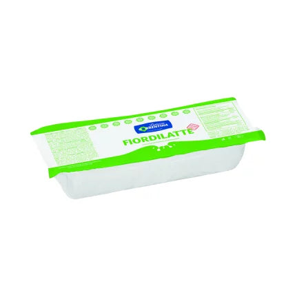 Fiordilatte mozzarella in plastic tray with green sealed lid, 1 kg
